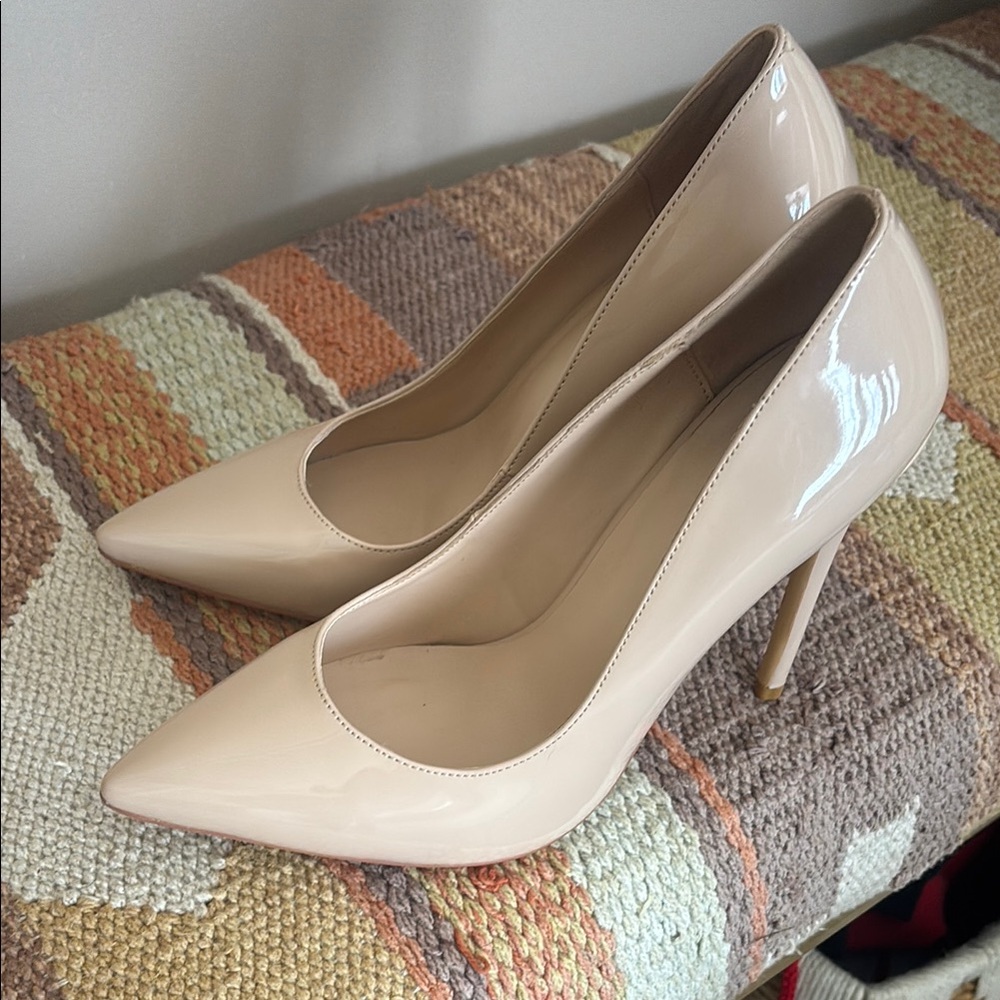 Elegant Nude Pumps